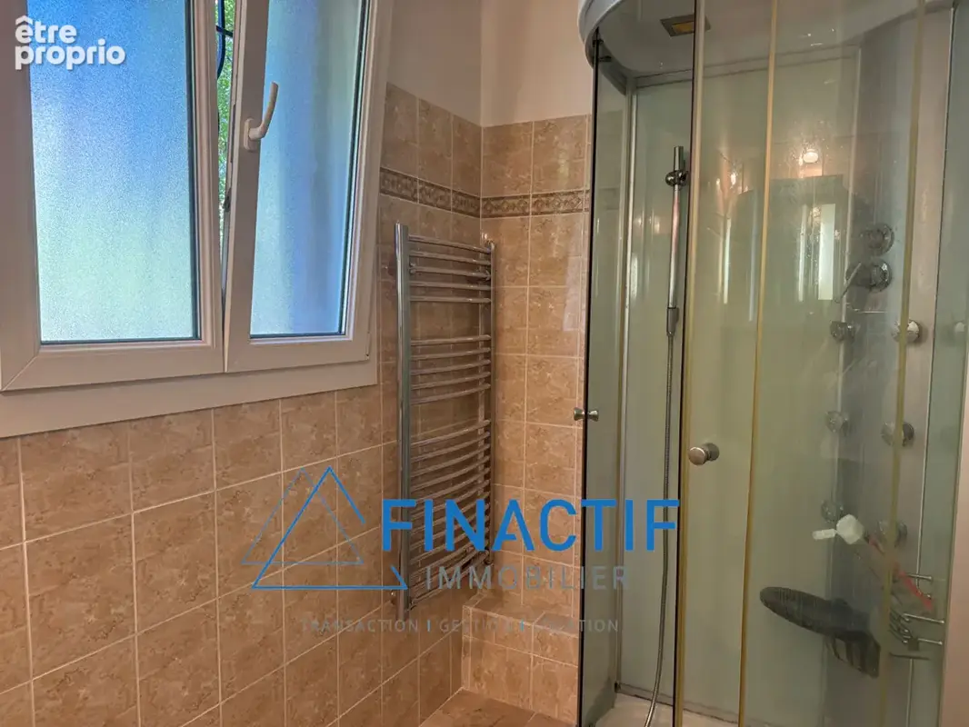 Appartement Type 3/4 - 73,41 m2 - Cave - Garage fermé - photo 8