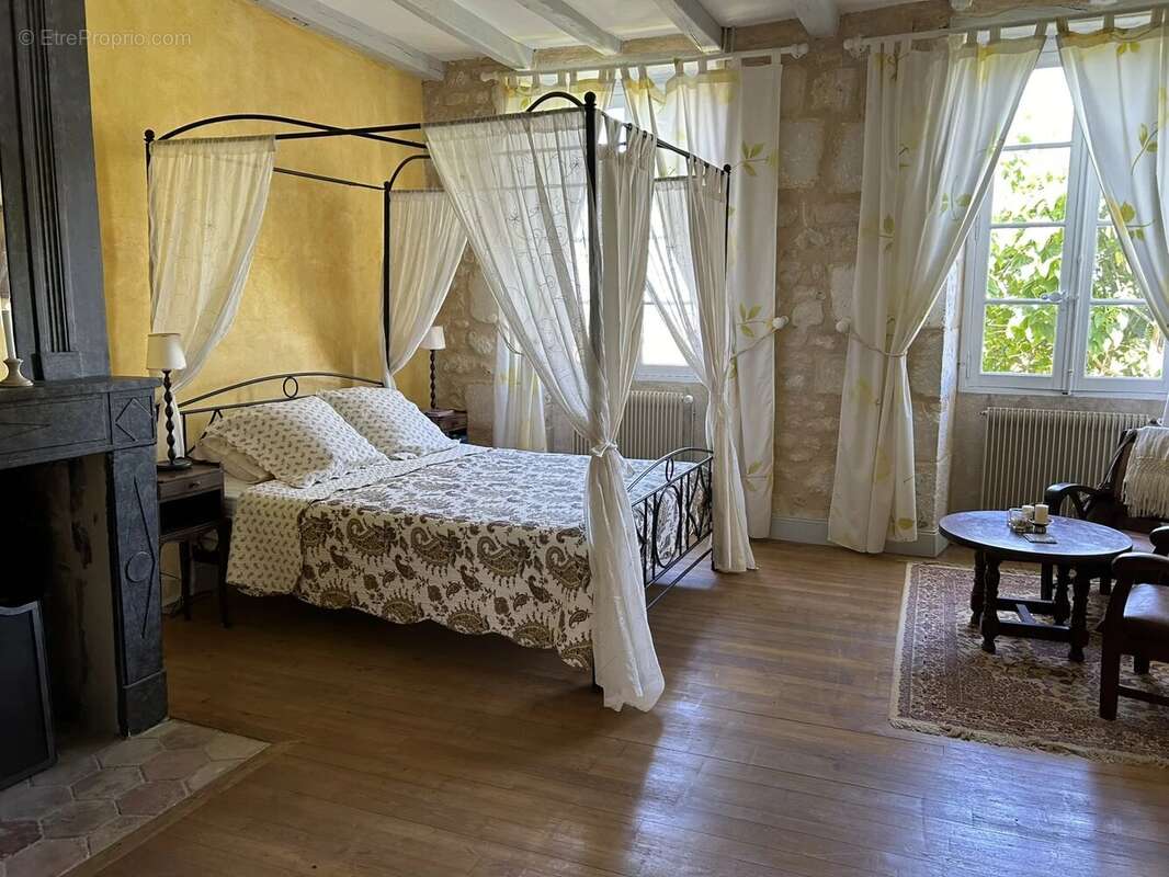 Maison à VILLEBOIS-LAVALETTE