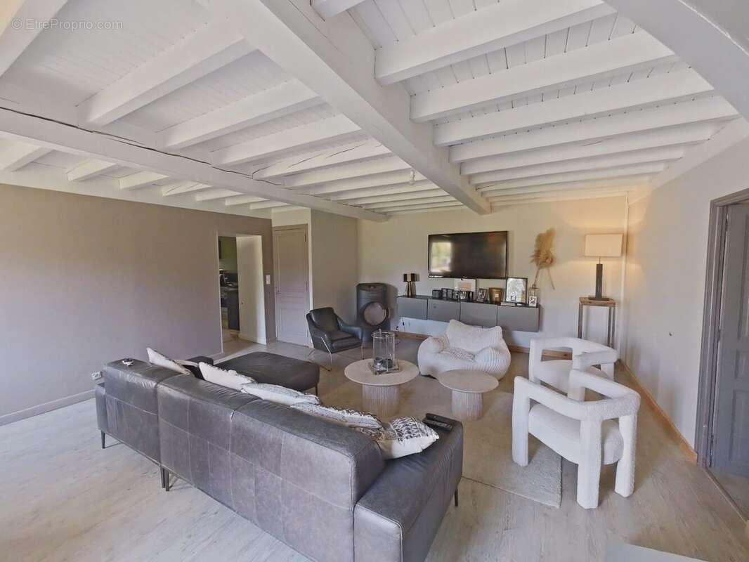 Maison 254 m² à Veauche  - photo 7