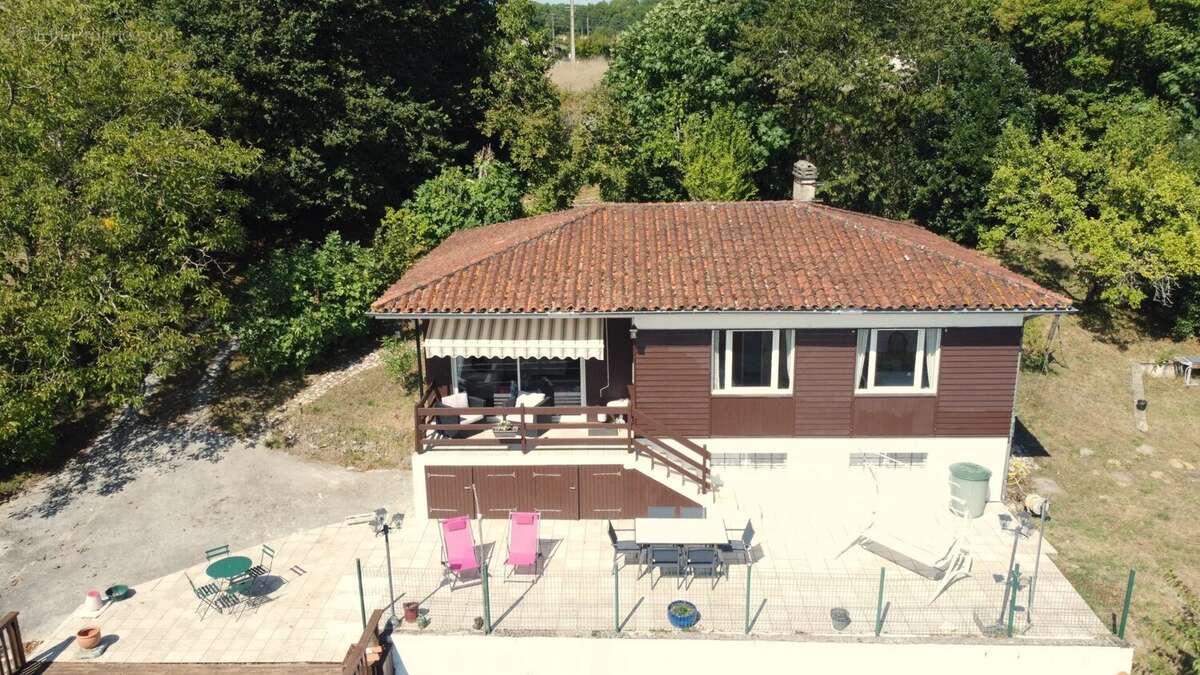 Maison à SALLES-LAVALETTE