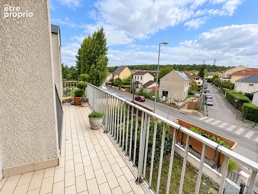 Appartement 2 pièces au dernier étage avec balcon et parking extérieur - photo 4