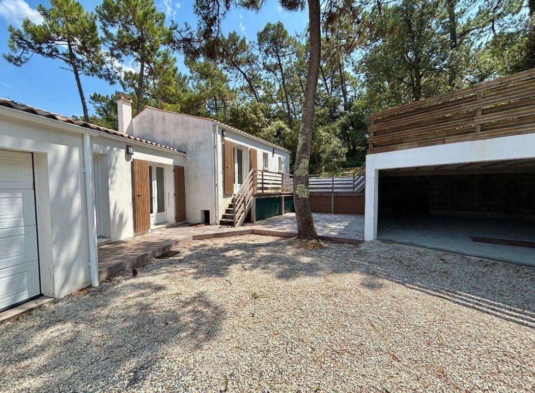 Maison à vendre à Chaucre – À seulement 500 mètres de la plage - photo 3
