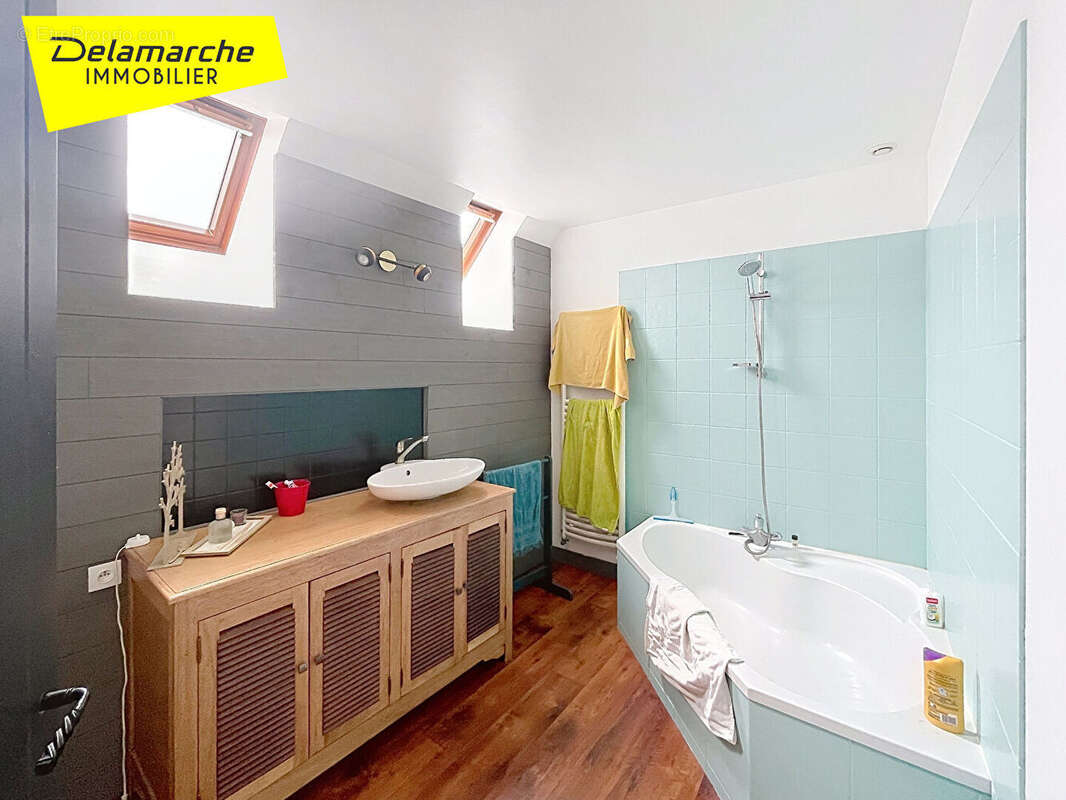 EXCLUSIVITE propriété rénovée 5 chambres  avec dépendances sur un terrain d'env. 4550m²à  Equilly - photo 7