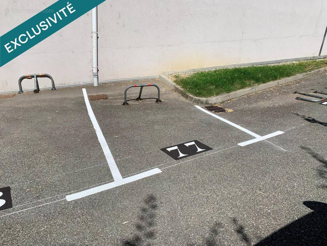 Photo 1 - Parking à CHAMBERY
