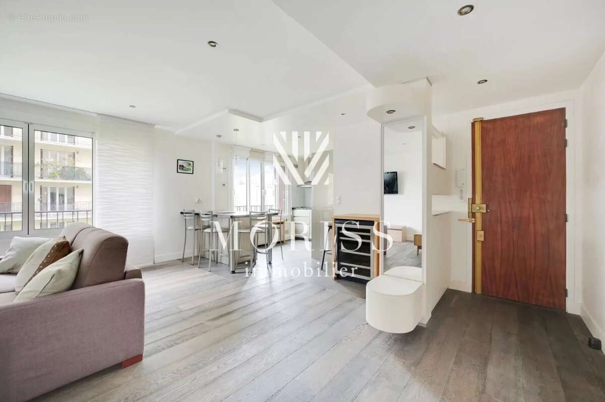 Appartement à PARIS-16E