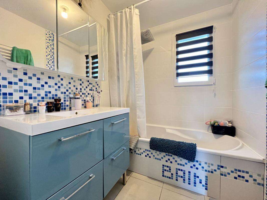 Maison à SAINT-MACAIRE-EN-MAUGES