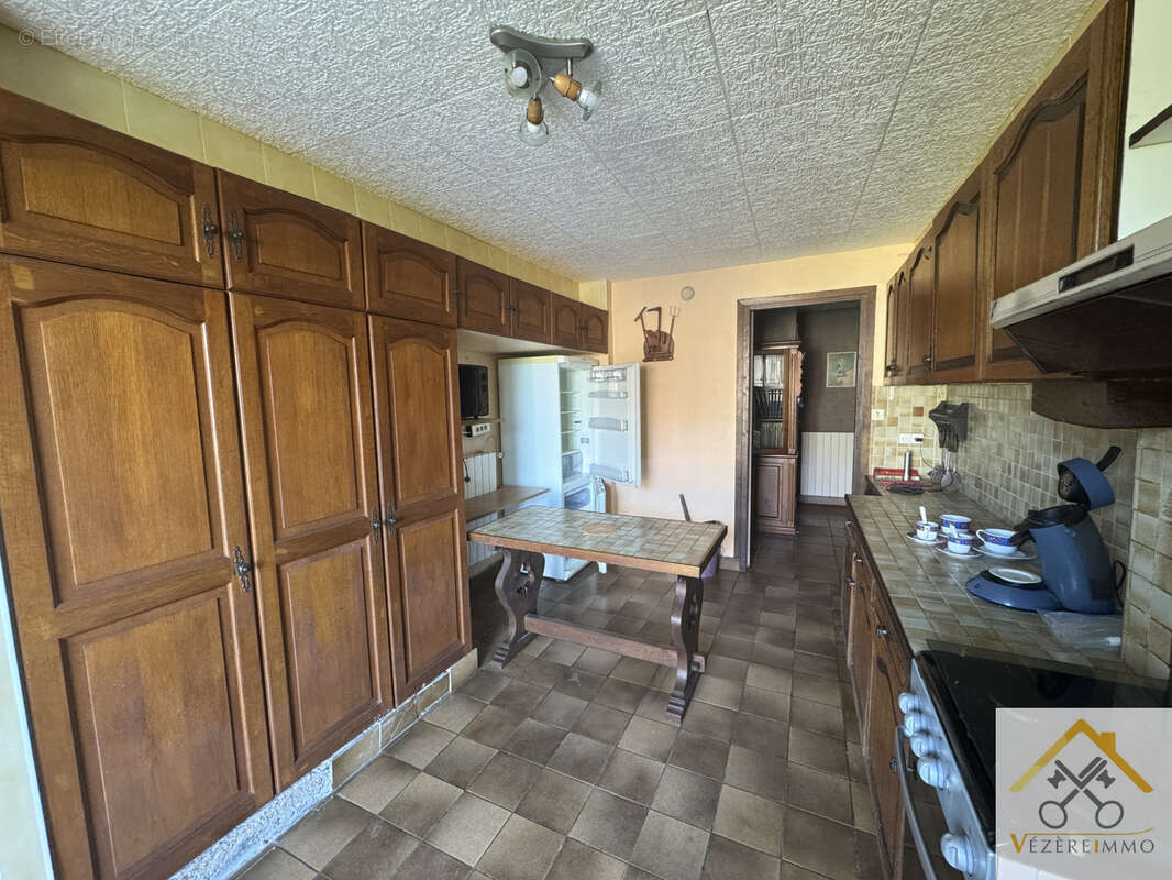 Maison à VARS-SUR-ROSEIX