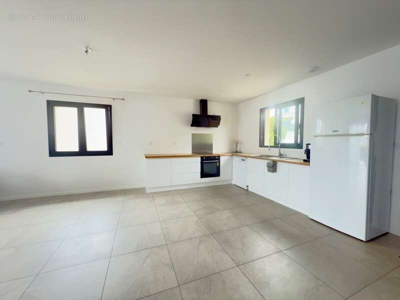 Maison à LES MARTRES-DE-VEYRE