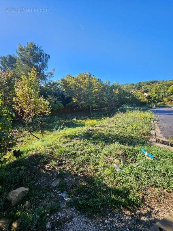 Terrain 610 m² à Greasque  - photo 3
