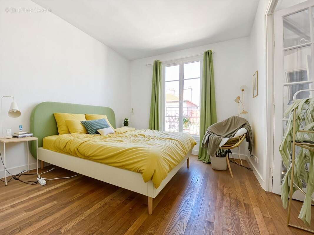 Appartement à COURBEVOIE