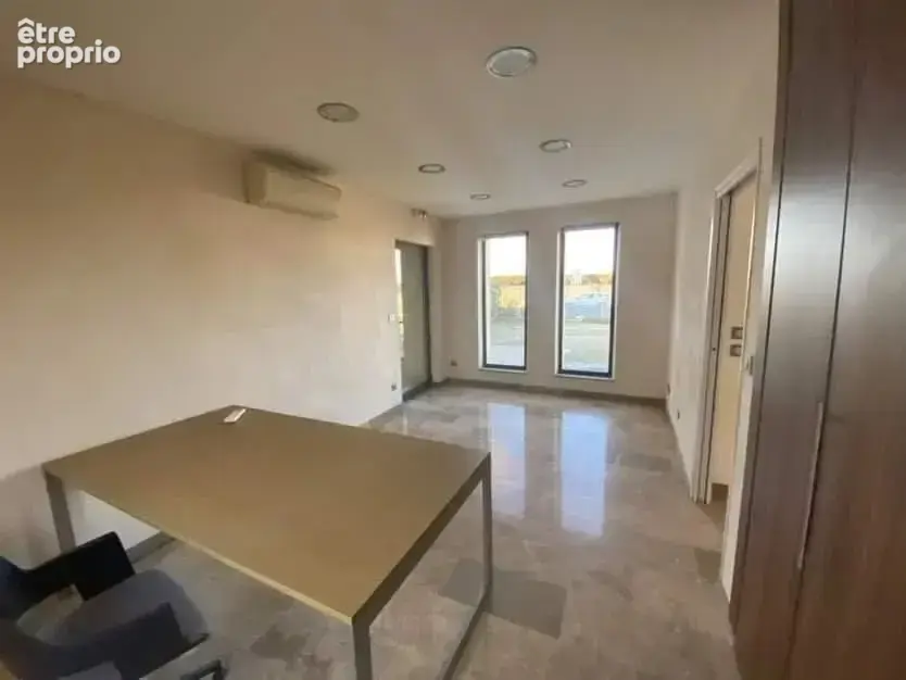 LEZIGNAN-CORBIERES Local professionnel de 115 m² - photo 3