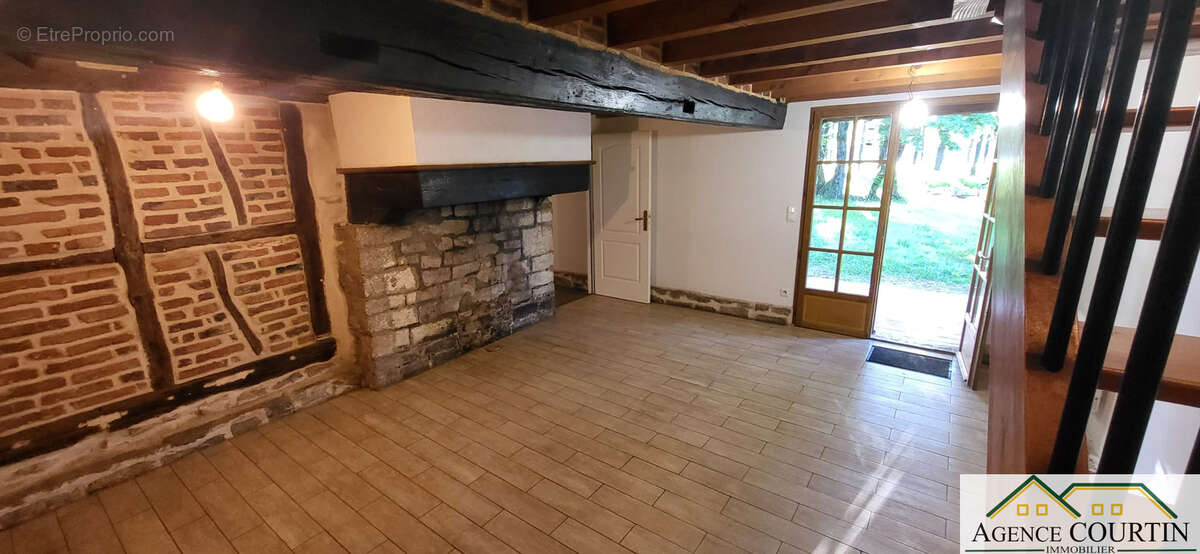 Maison à FRANGY-EN-BRESSE