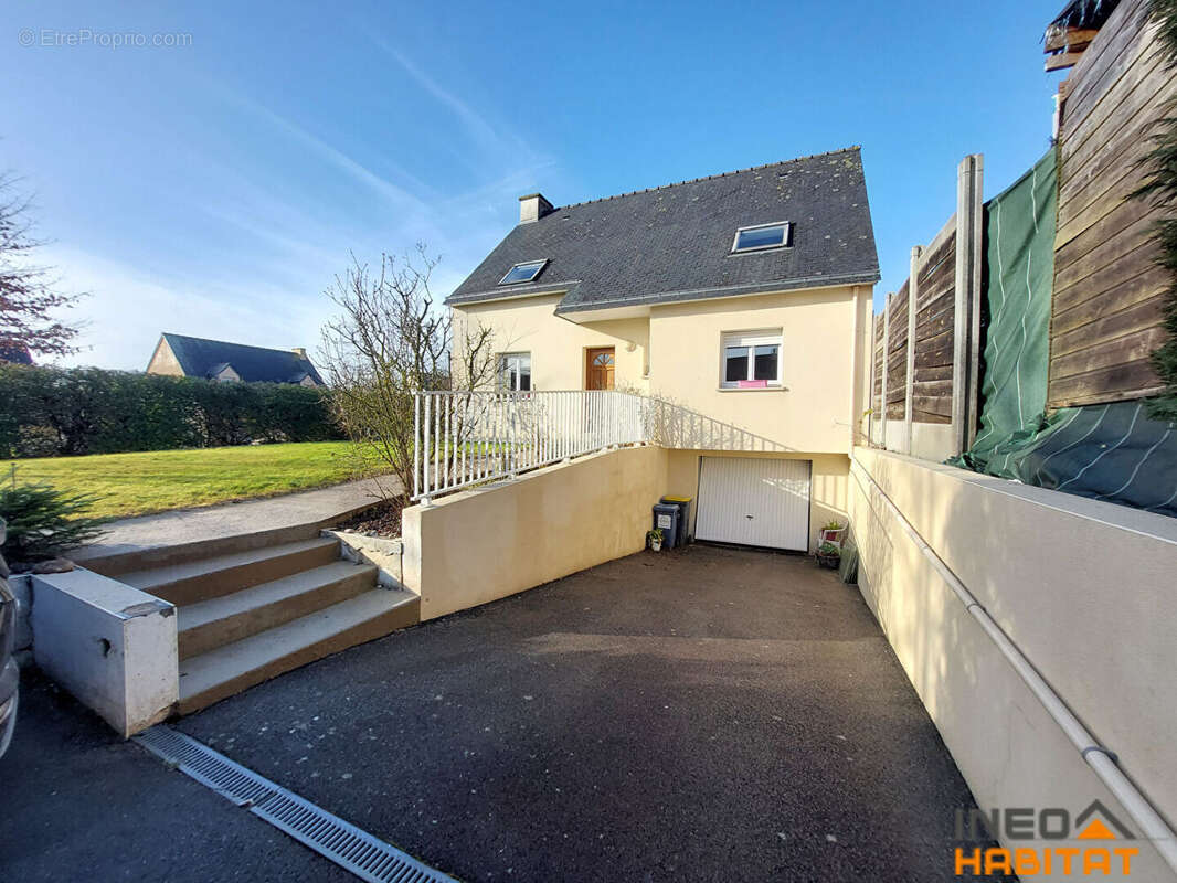 Maison à MONTREUIL-LE-GAST