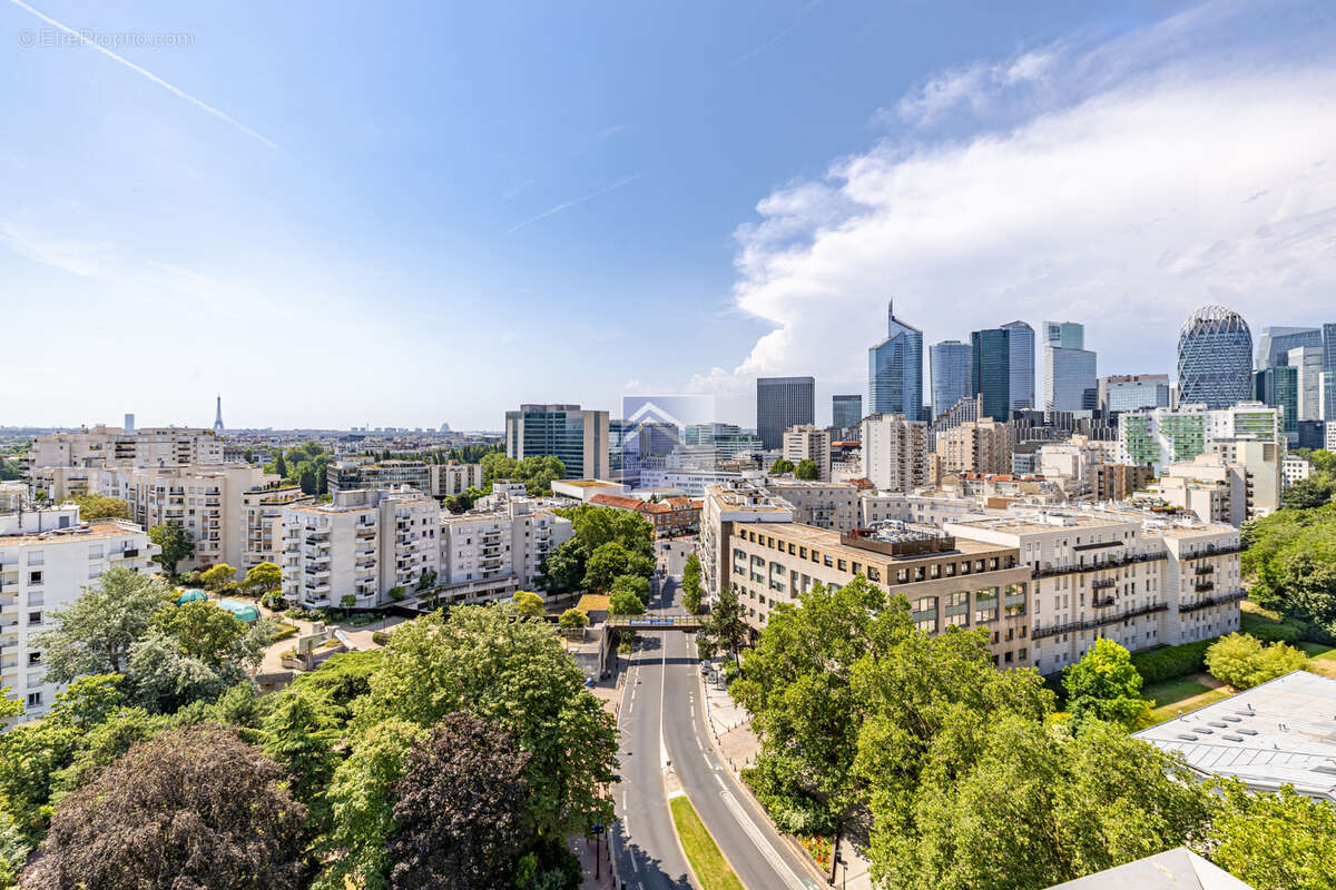 Appartement à COURBEVOIE