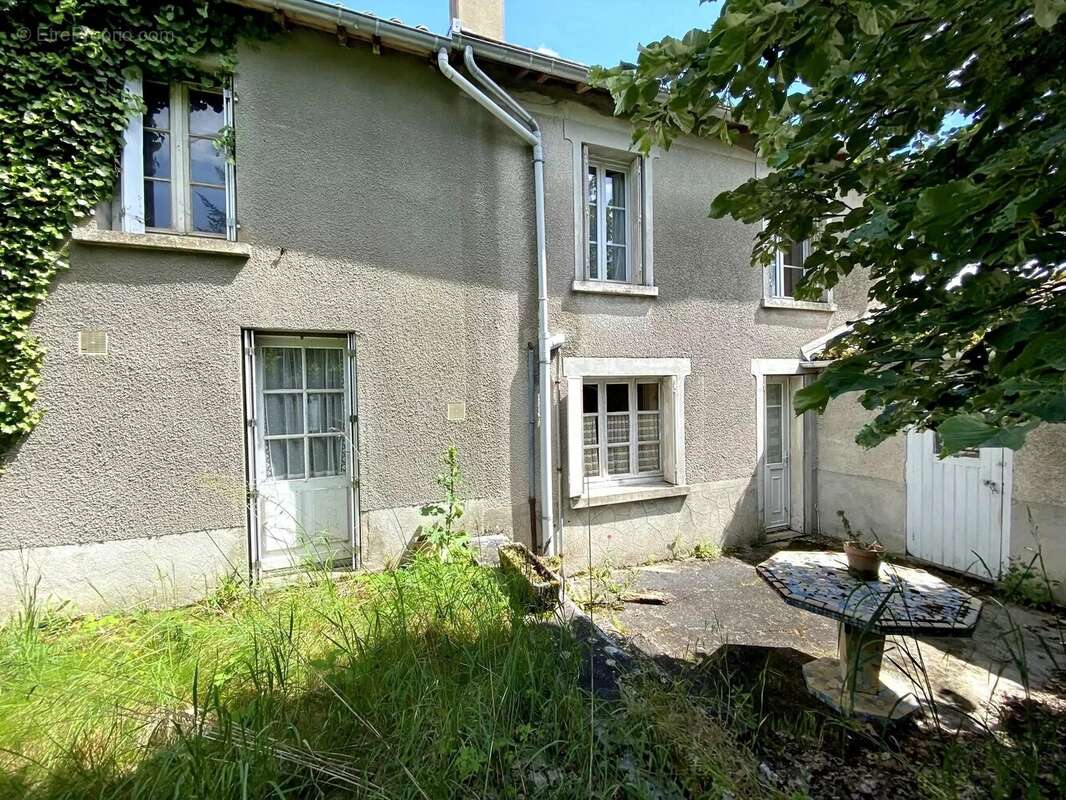 Maison à DOMPIERRE-LES-EGLISES