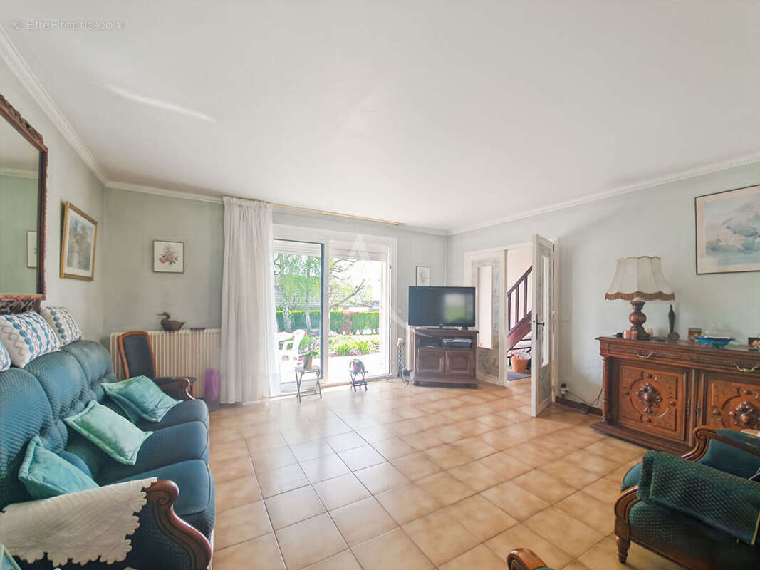 Maison à OINVILLE-SUR-MONTCIENT