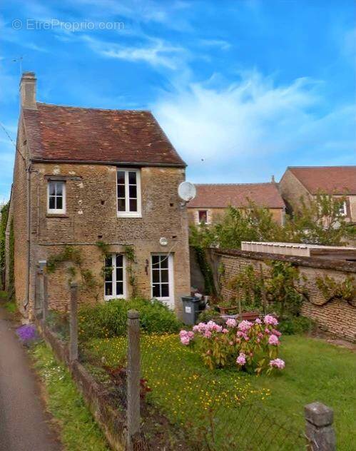 Maison à COURCY