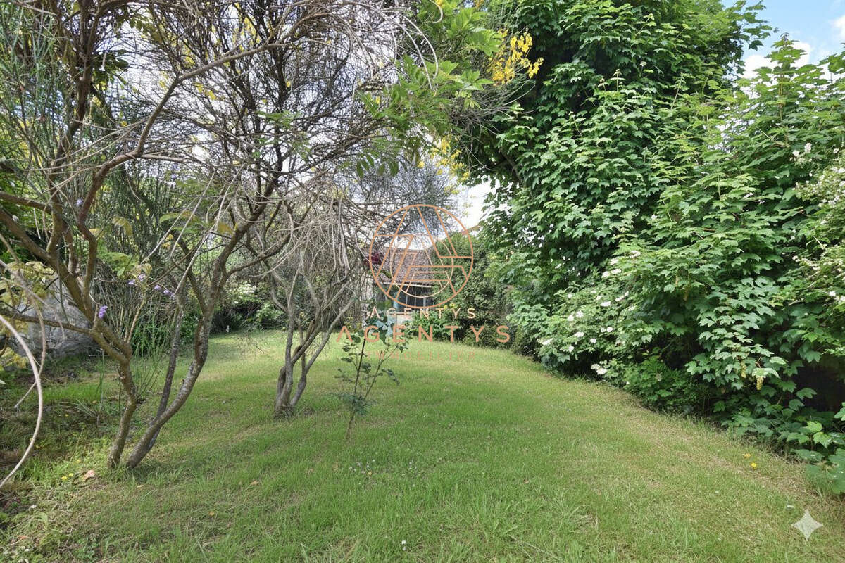 Maison à SAINT-MAUR-DES-FOSSES