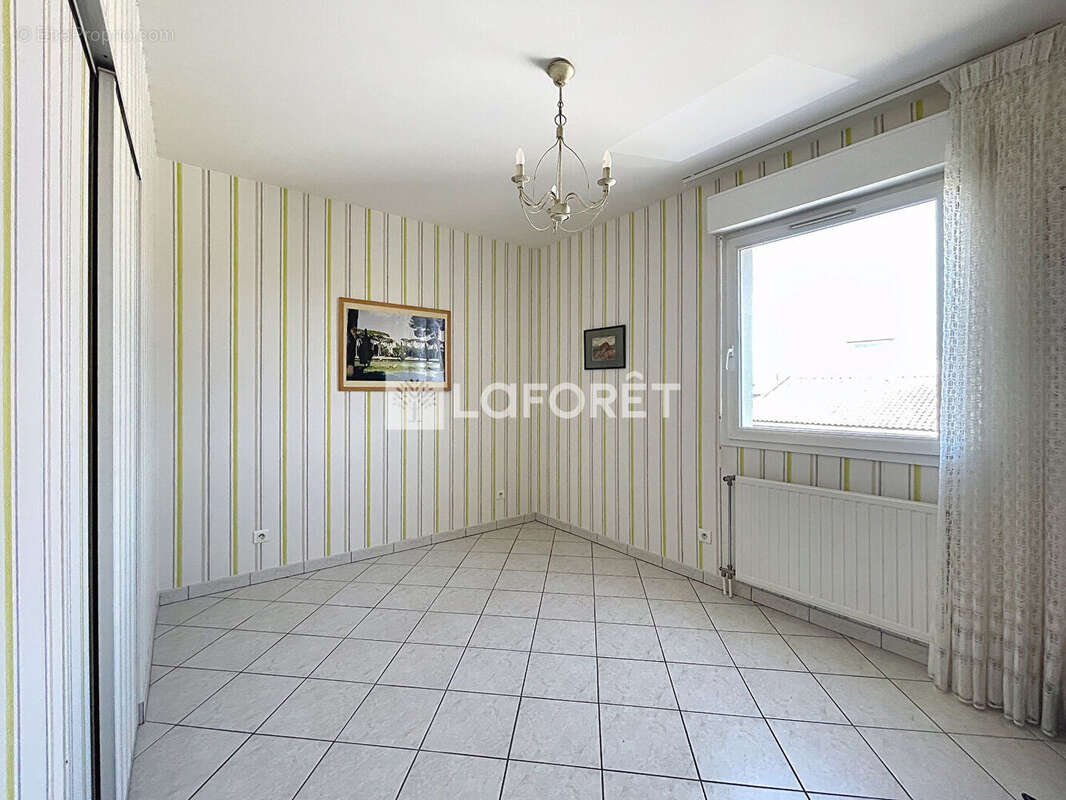 Appartement à GUILHERAND-GRANGES