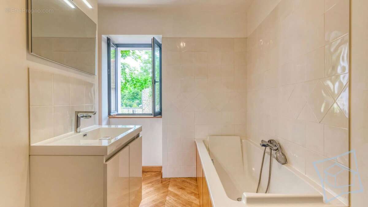 Maison à VOISINS-LE-BRETONNEUX