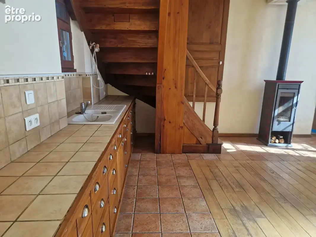 Maison de hameau avec garage et terrain - photo 4