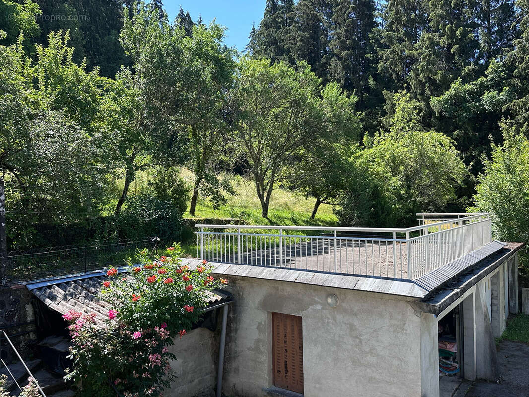 Maison 213 m² à Saint-Martin-Valmeroux  - photo 2