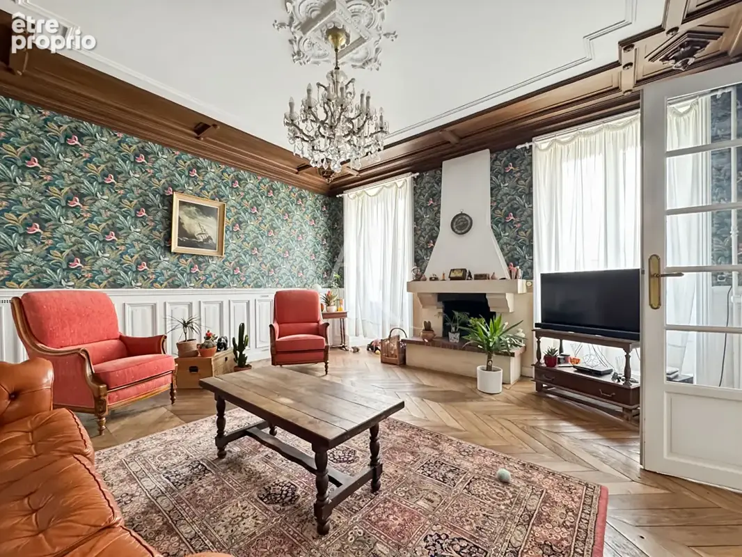 Maison bourgeoise en centre-ville de 214m², 5 chambres avec stationnement - photo 3