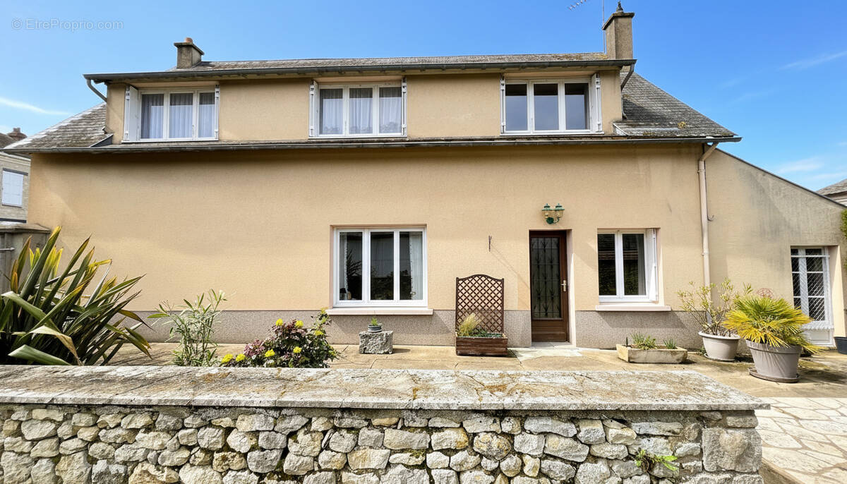 Maison à YMONVILLE