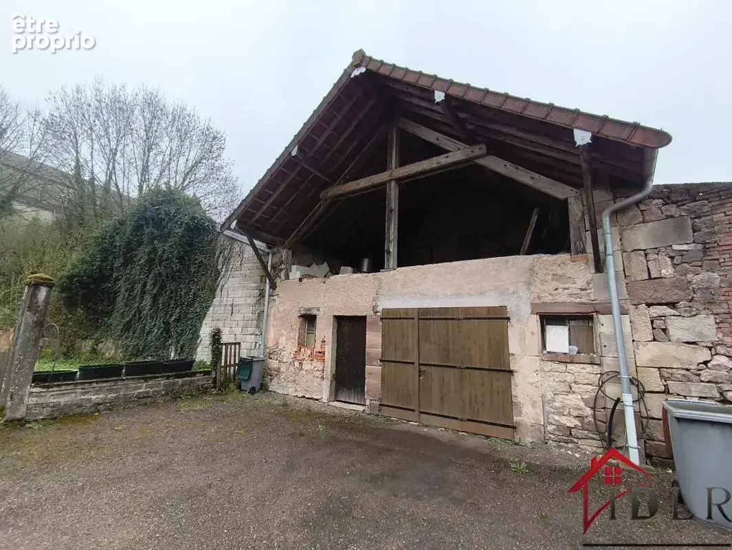 Immeuble de rapport mixte 4 appartements + 2 locaux fort pot - photo 3