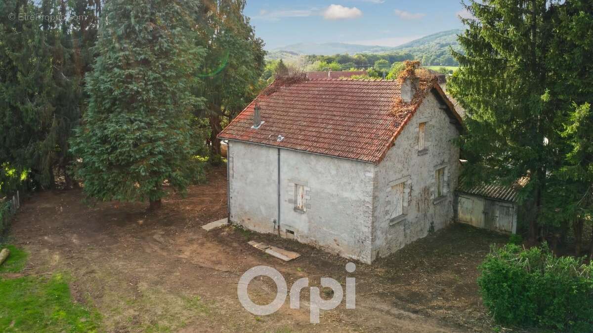 Maison à LA JONCHERE-SAINT-MAURICE
