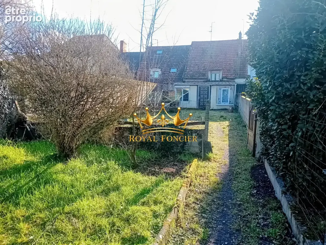 Maison de ville de 120 m2 hab avec 4 chambres  - Maison à CHATELLERAULT