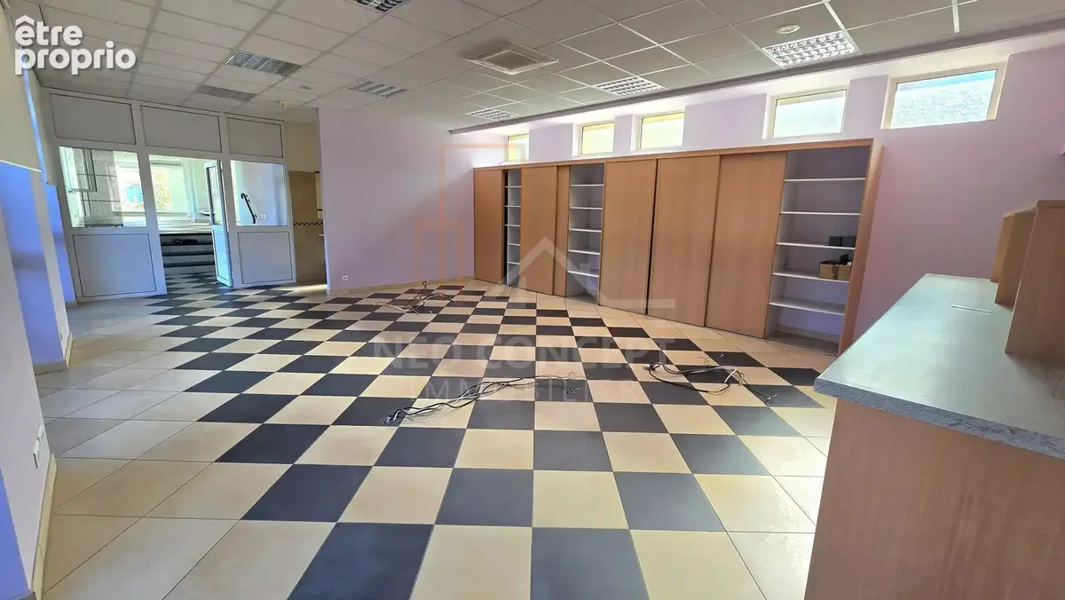 -- Locaux commerciaux avec entrepôt -- - photo 6