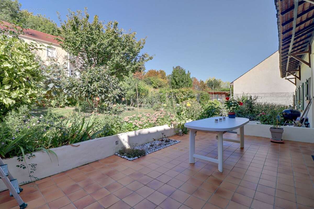 Maison à JOUY-LE-MOUTIER