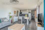 Appartement à NEYRON