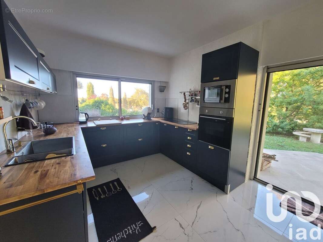 Maison 280 m² à Mazerolles  - photo 9