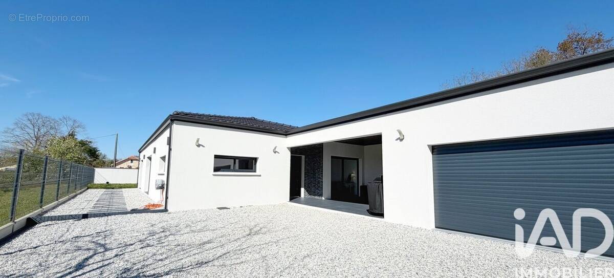 Photo 1 - Maison à SAINT-MEDARD-DE-GUIZIERES