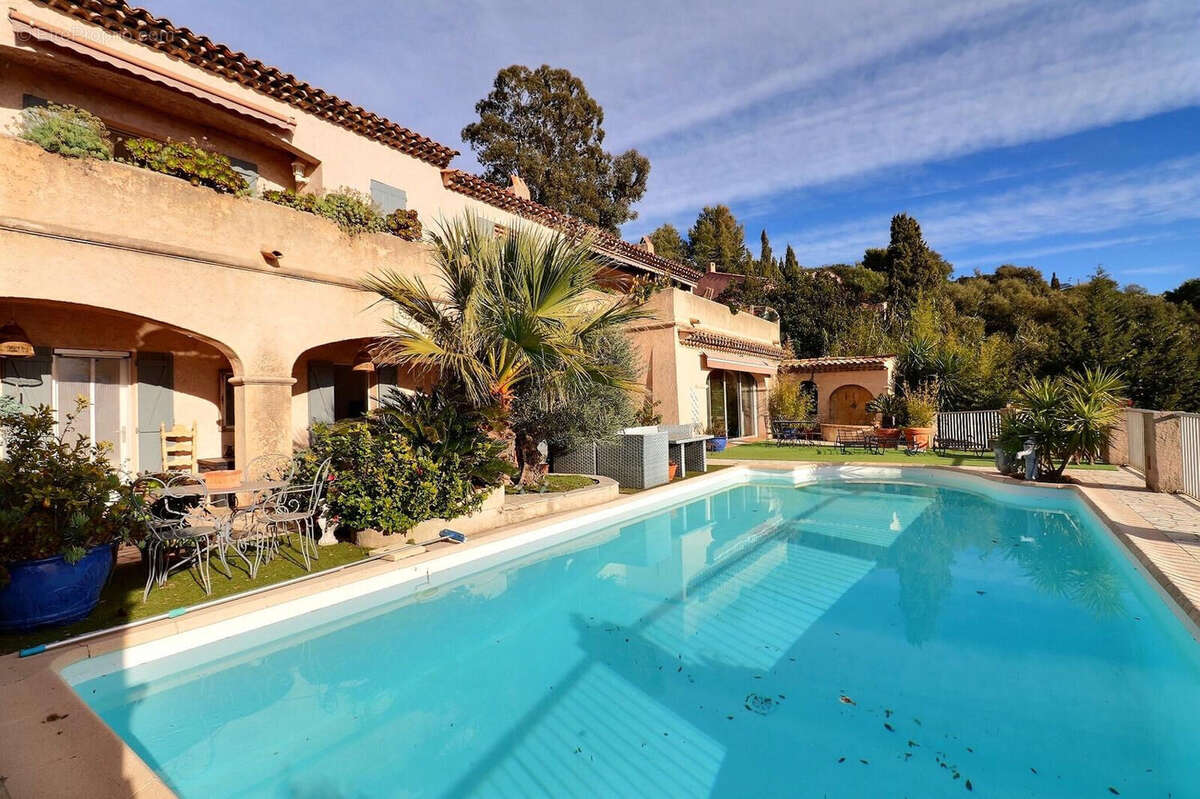 Maison à LES ISSAMBRES