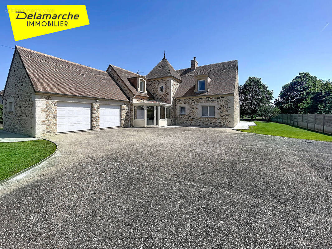 Maison à CHAMPCERVON