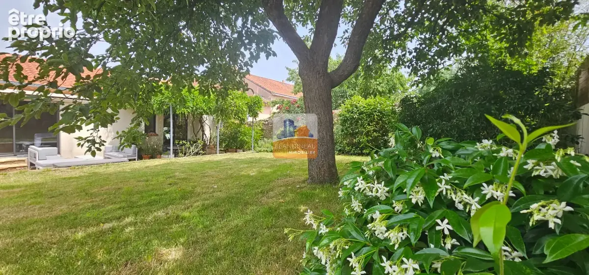 La montagne, en plein bourg, maison en pierre 4 chambres, terrain 345 m² - photo 8