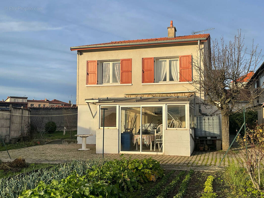 Maison à CHAZELLES-SUR-LYON