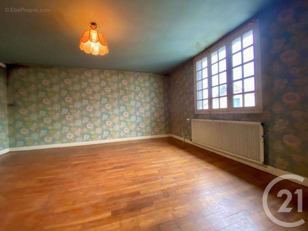 Maison à SAINT-JUNIEN