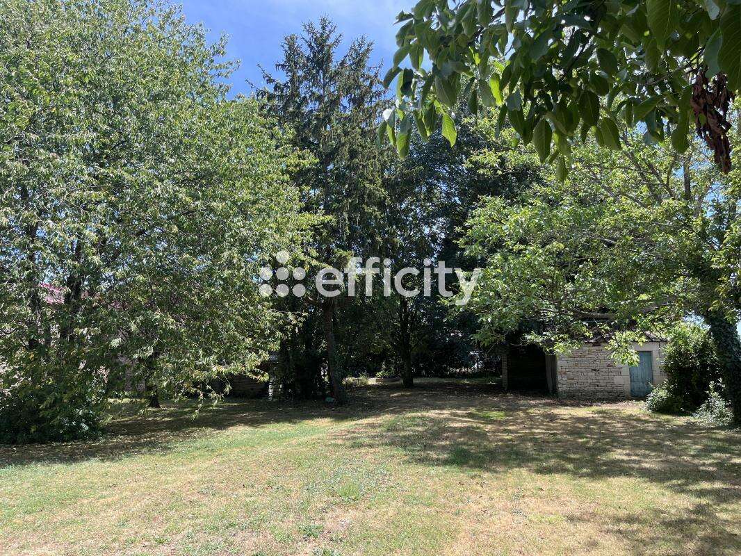 Maison 180 m² à Saint-Symphorien  - photo 12