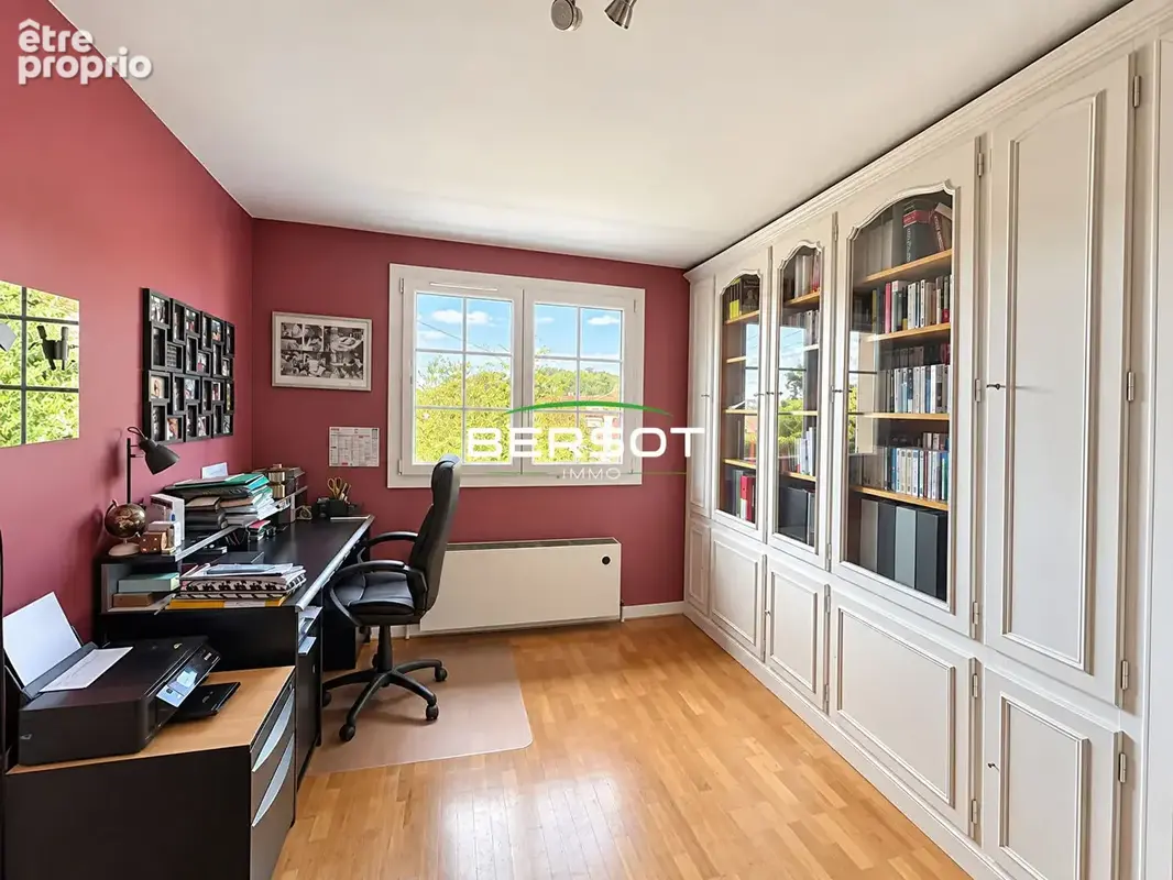 Maison familiale de 235 m² avec piscine chauffée sur les hauteurs de Bregille à Besançon - photo 12