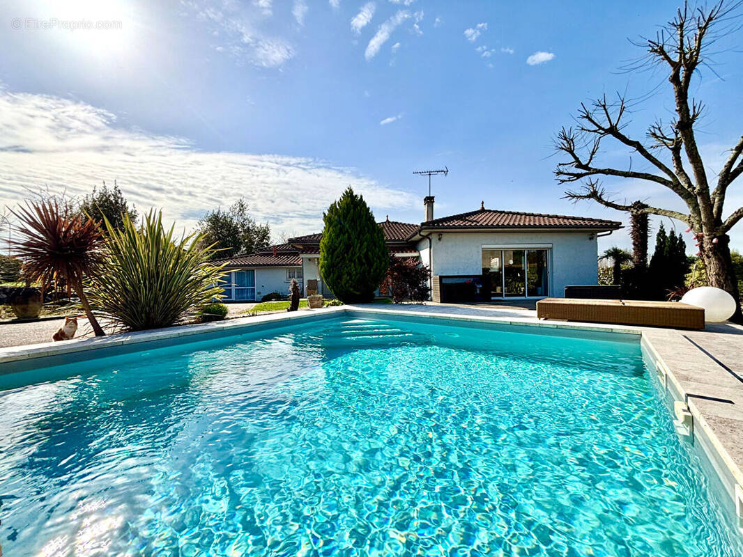 Maison à BLANQUEFORT