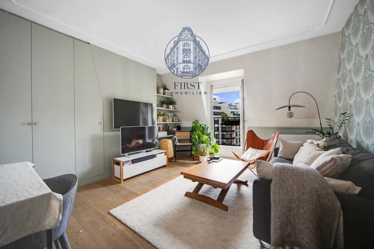 Appartement à PARIS-16E