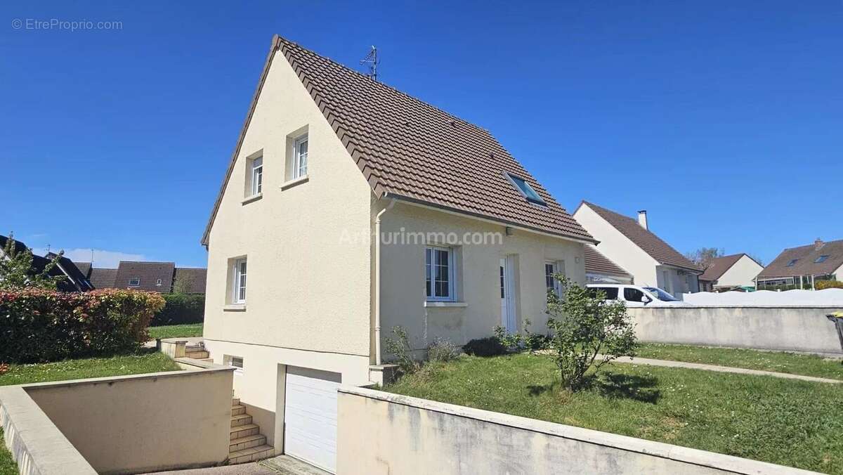 Maison à DEMOUVILLE