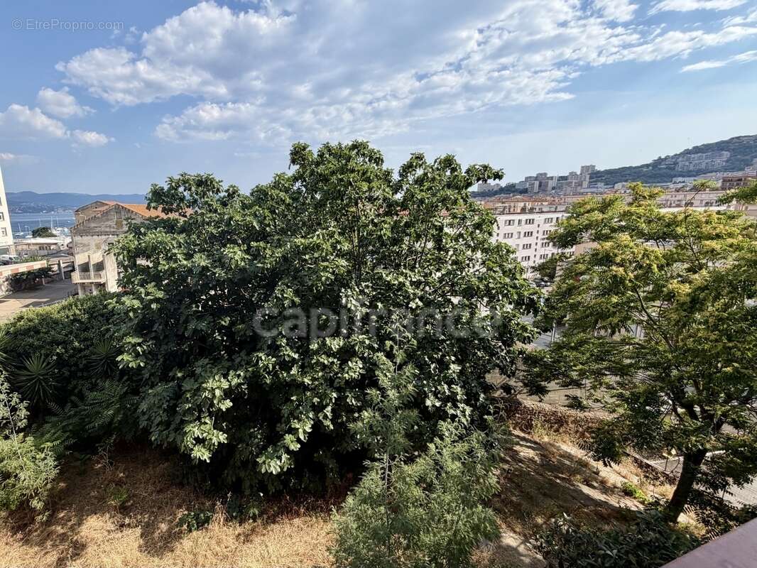 AJACCIO (20), appartement T4, proche centre ville, au sein d'une résidence avec parking, vue dégagée, cave - photo 2
