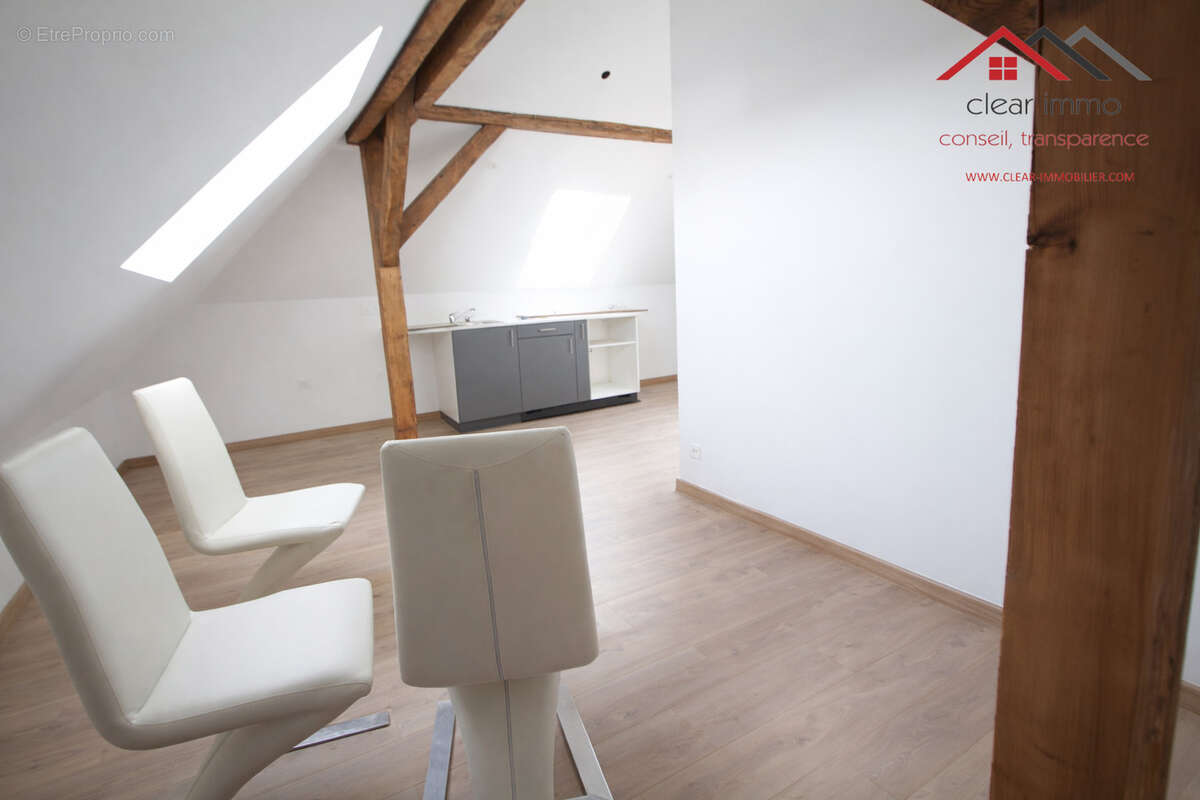 Appartement entièrement rénové avec 2 places de stationnement - photo 3