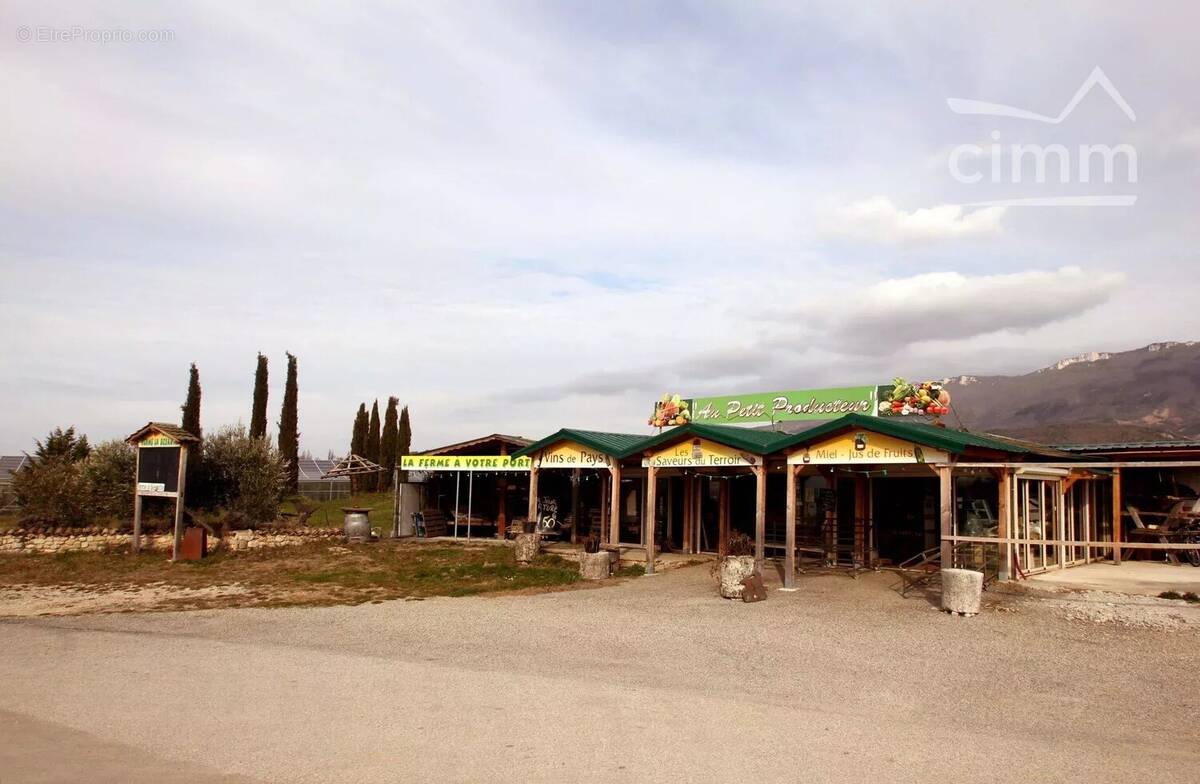 Commerce à VAUNAVEYS-LA-ROCHETTE