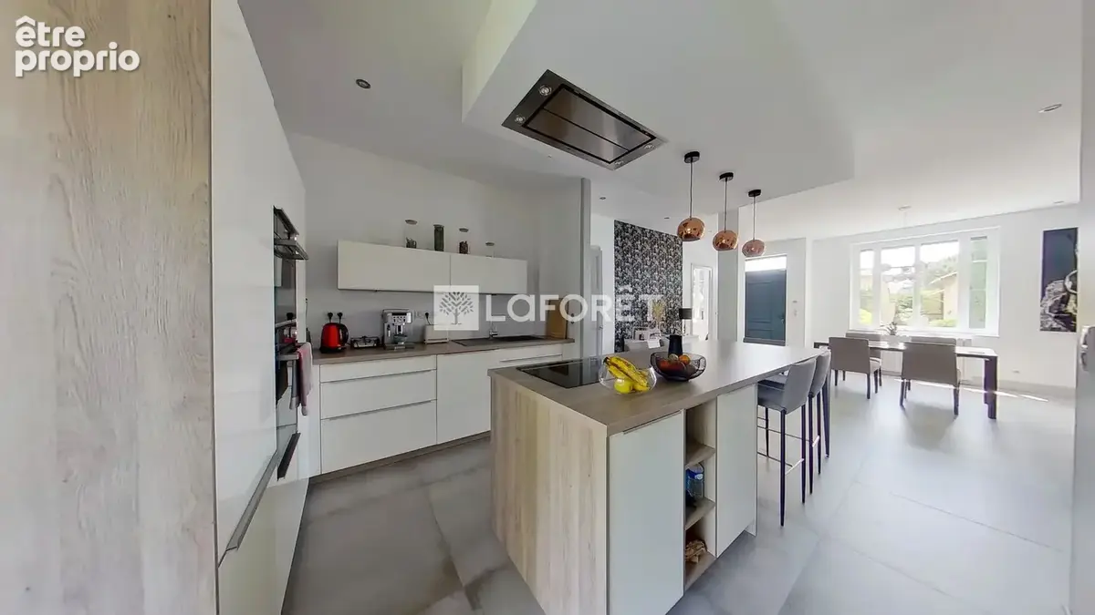 BRON - Maison familiale de caractère de 143,53 m² habitable - photo 7